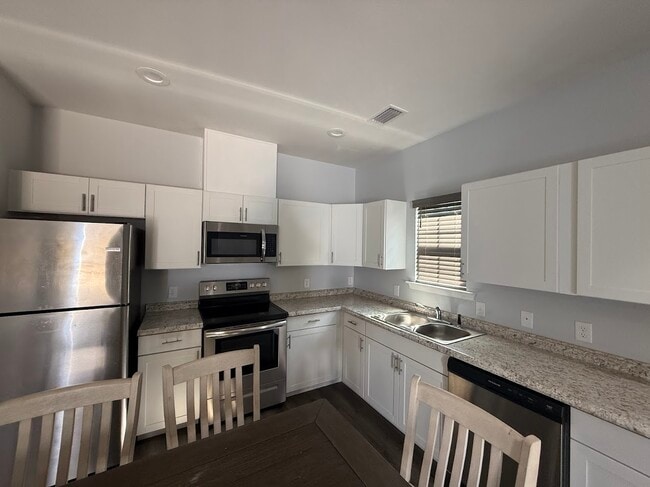 Building Photo - 1725 Holton St