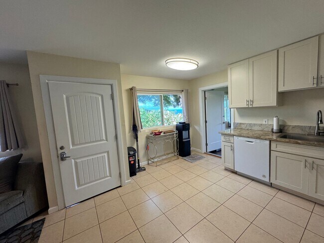 Building Photo - Kahana Ocean View Three bedroom/ Two Bath Unit