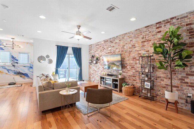 Foto del edificio - 7203 Bassett Ct