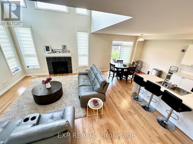 Building Photo - 712 Namur St