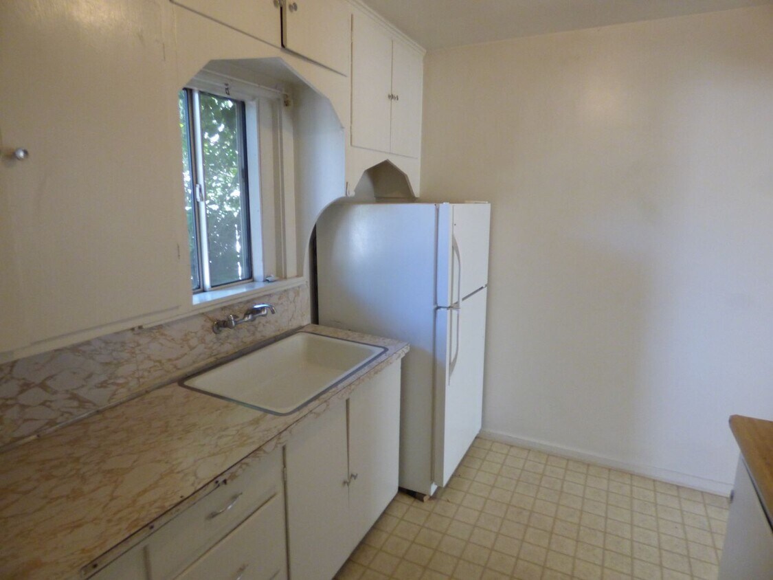 Foto del edificio - 1 Bedroom Apt in town. Water and trash included