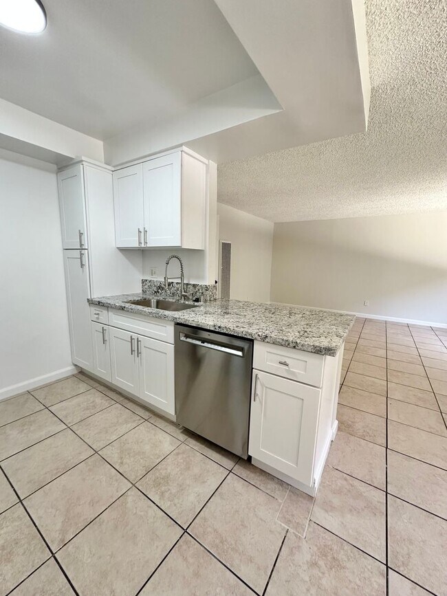 Foto del edificio - BEAUTIFUL 2 BD/1 BATH UNIT FOR RENT!