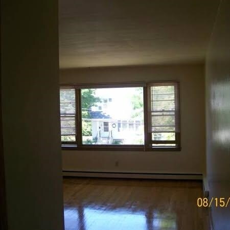 Foto principal - 925 Haywood Dr