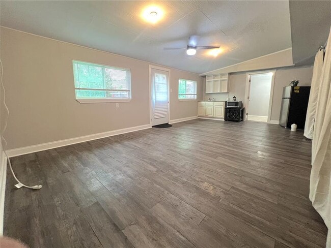 Building Photo - 14031 Duncannon Dr