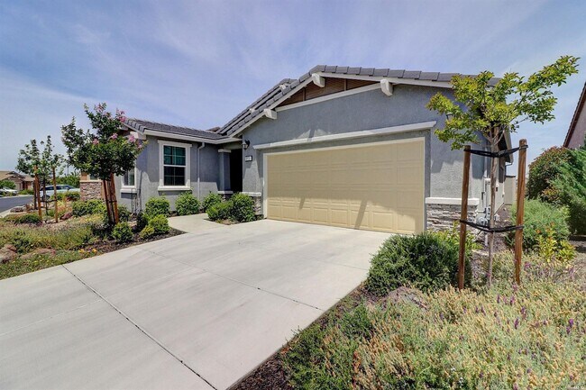 Building Photo - 593 Waterwood Dr