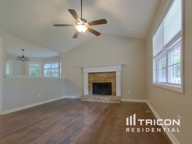 Foto del edificio - 278 Farm Brook Ln