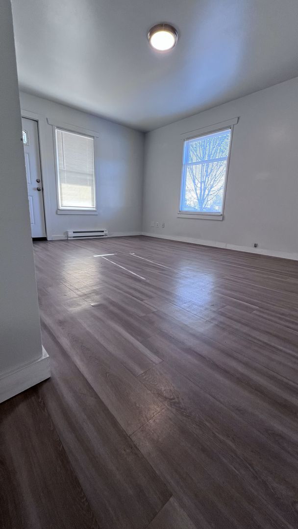 Foto del edificio - 1 bed / 1 bath Triplex in North east spokane