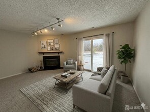 Building Photo - 62 Colleen Ct