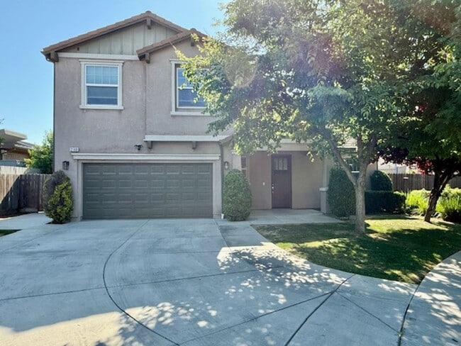 Foto del edificio - Beautiful Spacious 5 Bedroom Home located ...