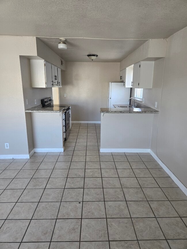 Building Photo - 33 Gold Bar Ct