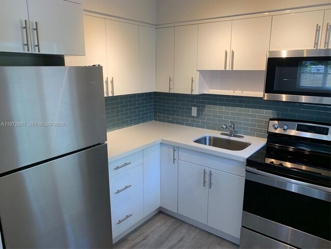 Building Photo - 228 SW 8th St