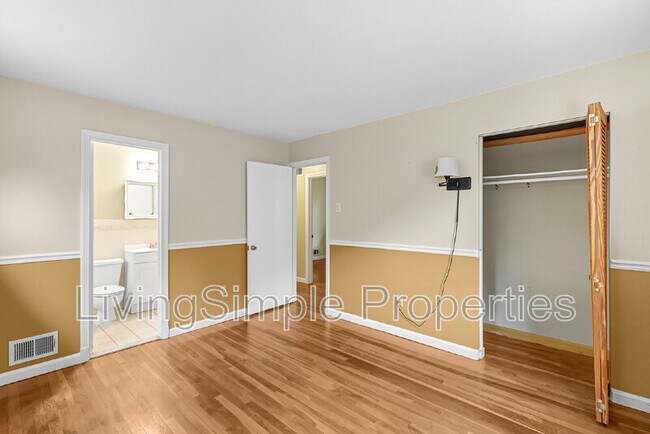 Foto del edificio - 720 Woodburn Rd