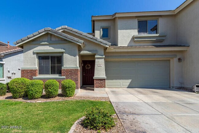 Building Photo - 1050 E Redwood Dr