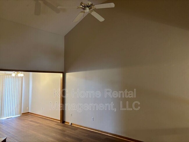 Foto del edificio - 501 Regina Ct