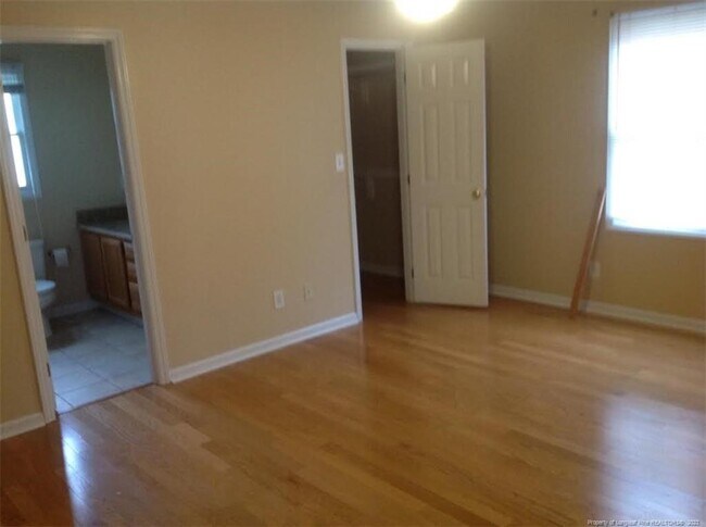Building Photo - 1320 Oak Knolls Dr