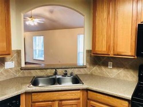 Building Photo - 3314 Emerson Dr