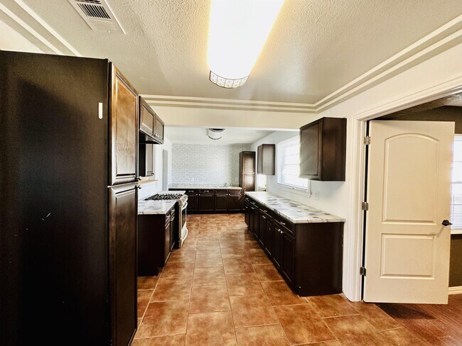 Building Photo - 4321 Harlowe Dr