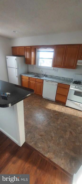 Building Photo - 9 Cottage Gate Rd