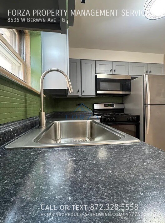 Foto del edificio - 8536 W Berwyn Ave