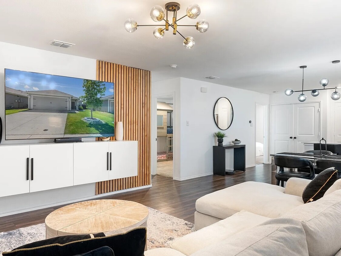 Foto principal - 7321 Woodpecker Dr