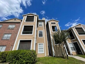 Building Photo - 5501 Rosebriar Way