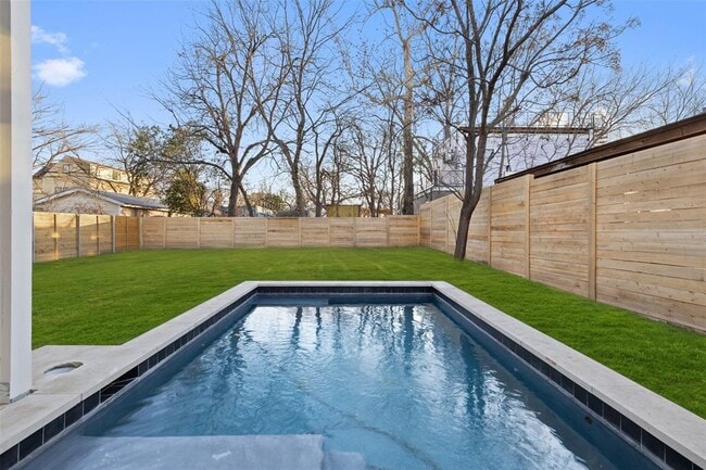 Building Photo - 2809 Prado St