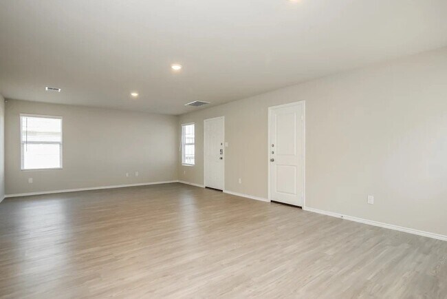 Foto del edificio - 5735 Leon Pl