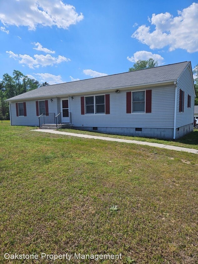 3 br, 2 bath House 5768 Richmond Hwy House Rental in Tappahannock