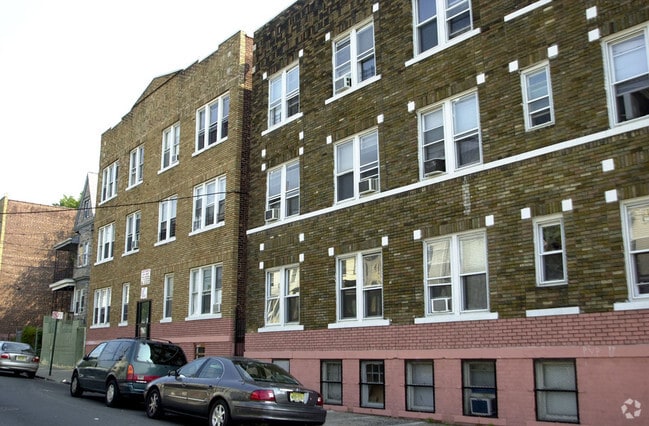 Building Photo - 30-32 12th Ave