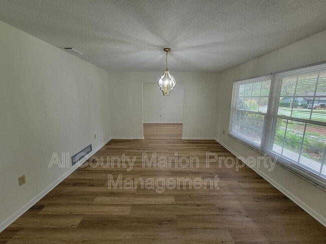 Building Photo - 1511 SE 40th Ct