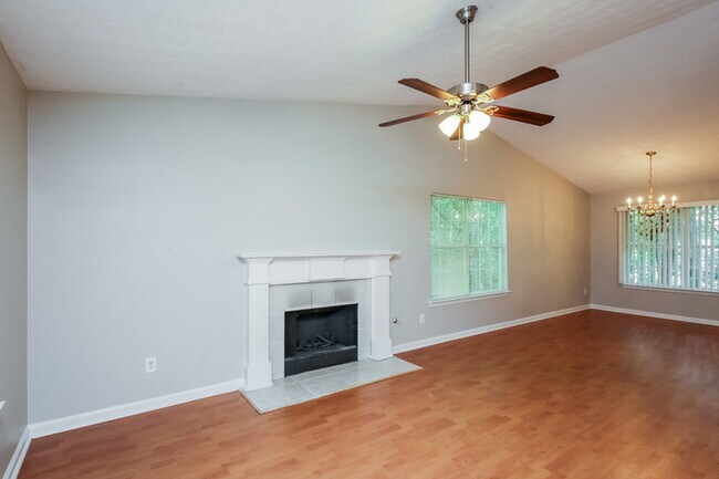 Building Photo - 1827 Azalea Dr