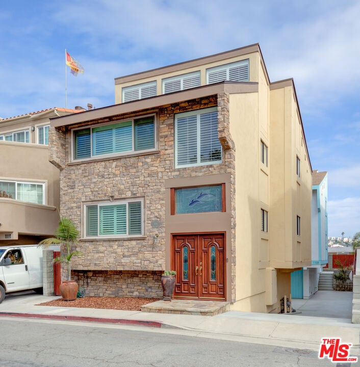 Primary Photo - 1106 Loma Dr