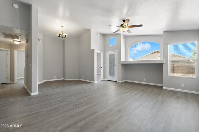 Building Photo - 1424 E Binner Dr