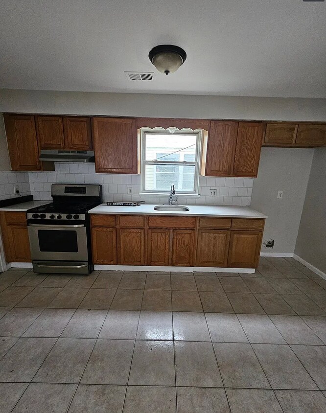 Primary Photo - 232 4th St