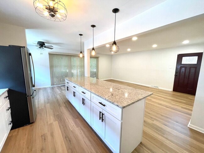 Foto del edificio - 535 Leclaire Ave