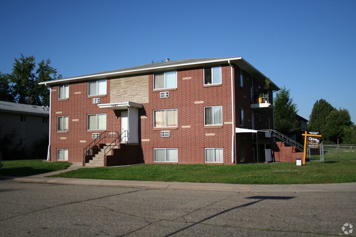 Primary Photo - 5985 Yukon St