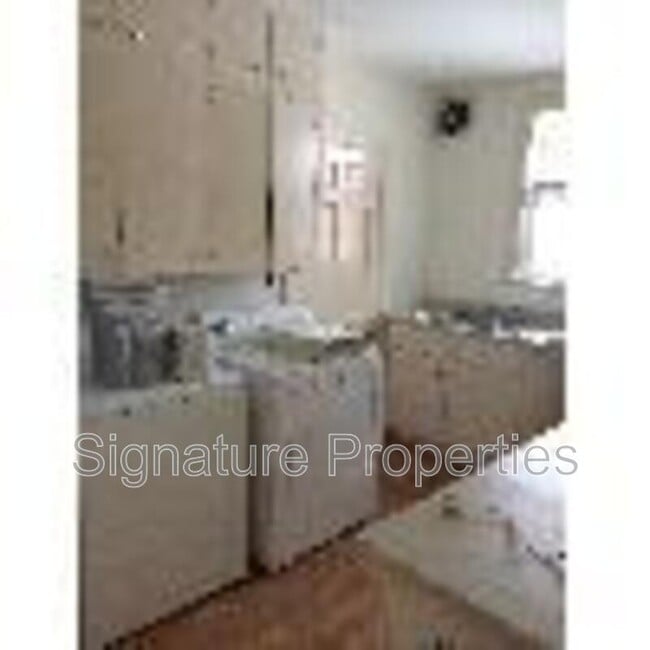 Building Photo - 534 Logan St