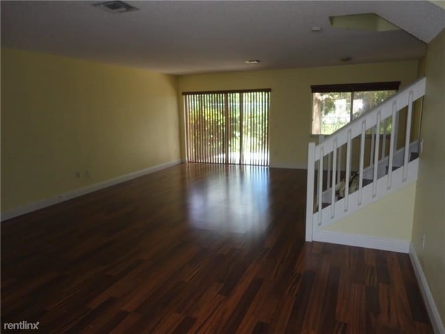 Building Photo - 911 SW 87th Ave