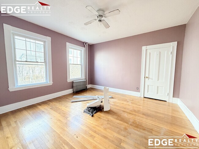 Foto del edificio - 22-24 Everett Sq. Unit 1