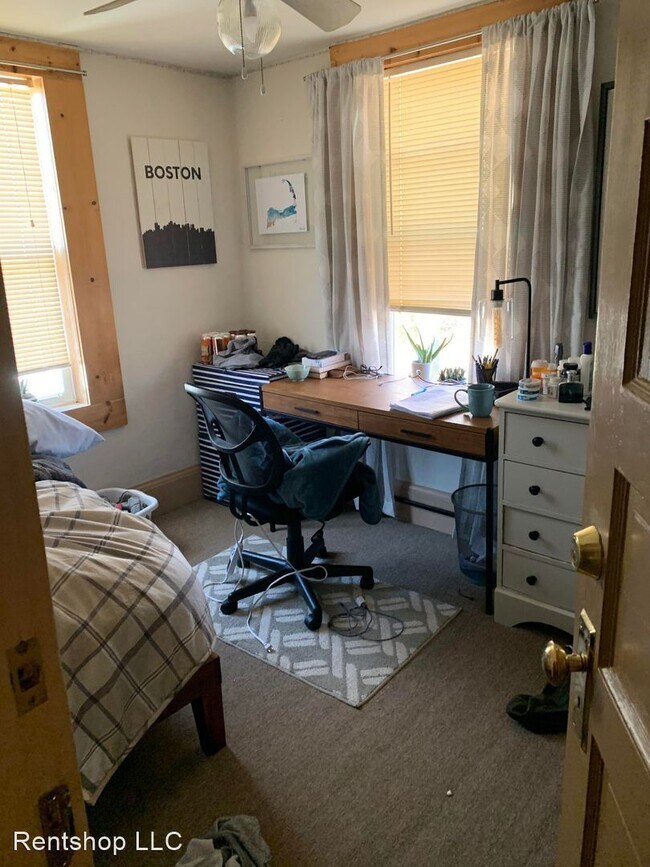 Foto del edificio - 3 br, 2 bath House - 134 Summer St