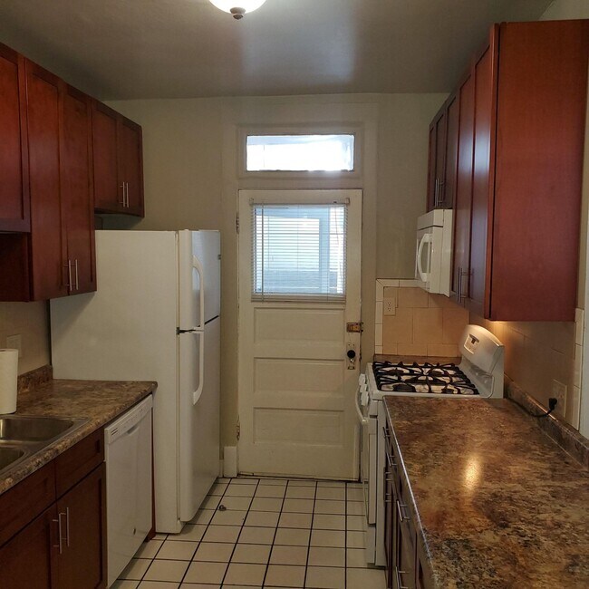 Building Photo - 4852 N ROCKWELL St