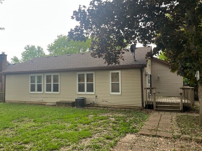 Foto del edificio - 821 Brentwood Dr