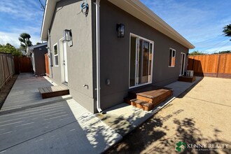 Building Photo - 112 Cuesta Dr