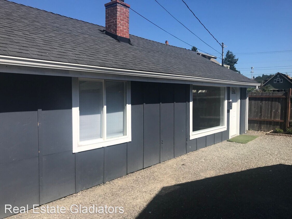 2 br, 1 bath House 115 Fremont St House Rental in Monroe, WA