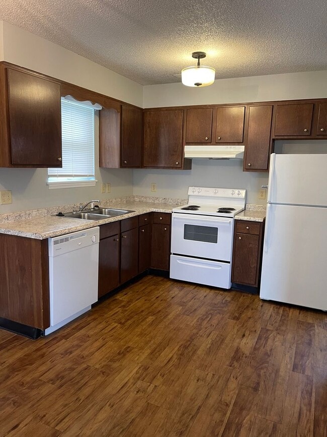 Building Photo - Duplex for Rent