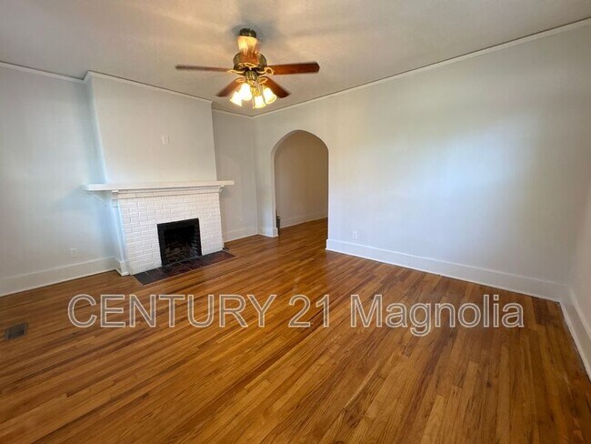Building Photo - 1112 Troupe St
