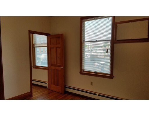 Building Photo - 123 Beacon St