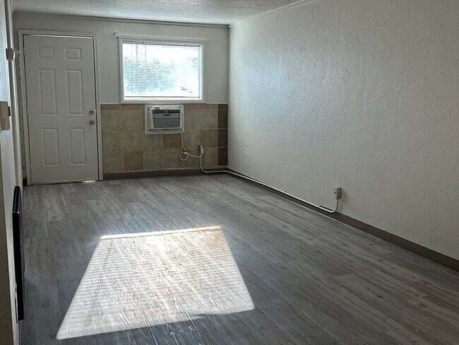 Building Photo - 928ru