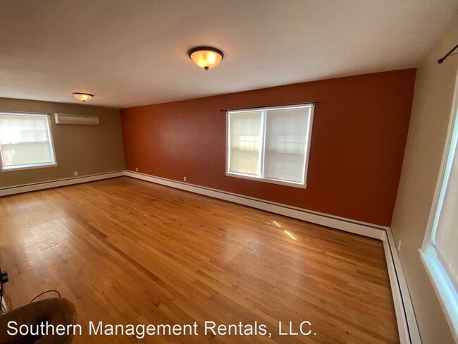 Building Photo - 4 br, 1.5 bath House - 405 N Market St.