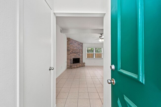 Building Photo - 3 W Woodtimber Ct